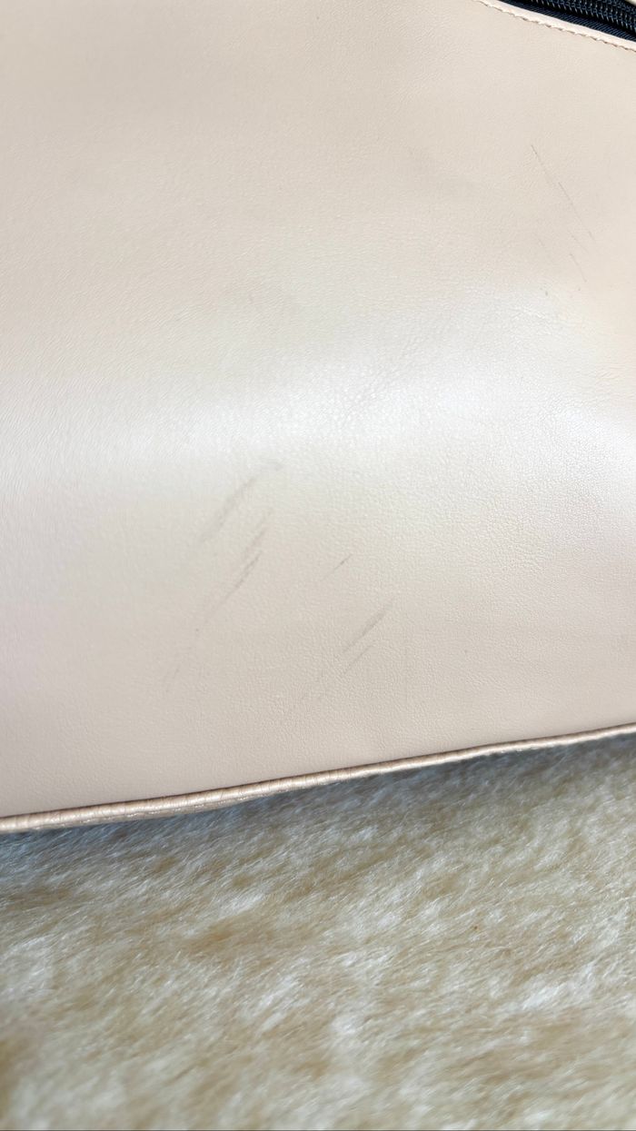 Grand sac rose crème avec quelques marques d’usure mais en bon état général - photo numéro 7