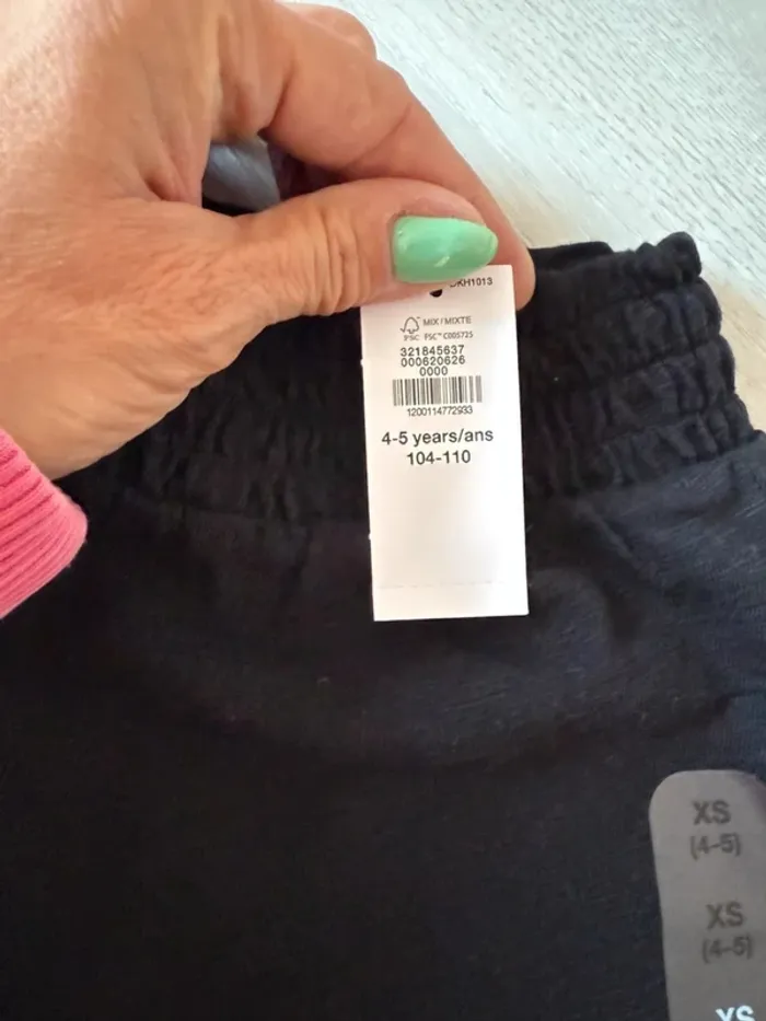 Short 4-5 ans GAP noir neuf - photo numéro 2