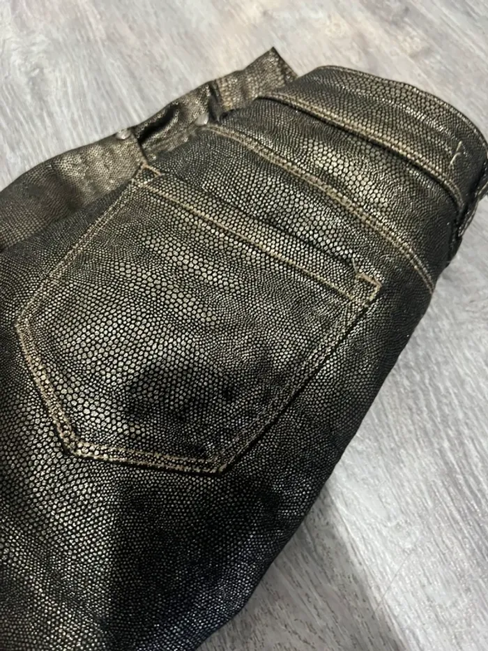 🟩 Pantalon doré effet reptile 🟩 P - photo numéro 3