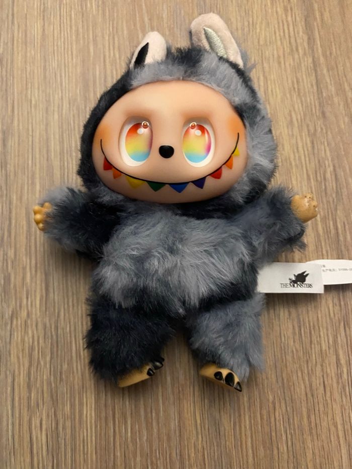 Labubu secret neuf sous blister V3 - photo numéro 2