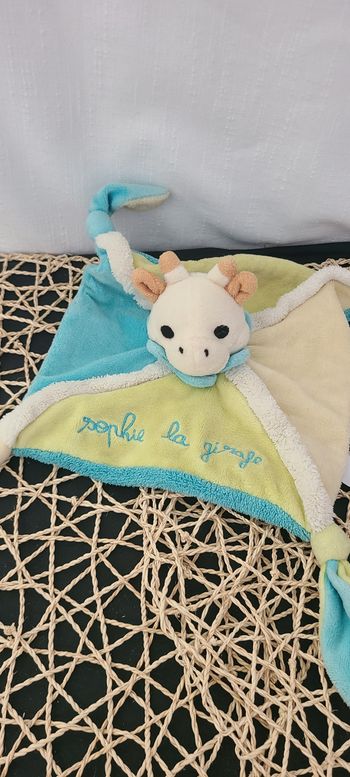 Vulli doudou Sophie la girafe plat  bleu vert beige