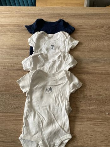 4 bodys manches courtes 3 mois