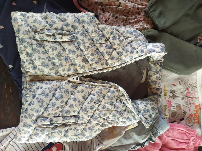 Gros lot 14 vêtements fille 2 ans + chaussettes - photo numéro 3
