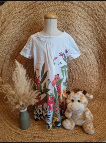 Jolie robe blanche à motifs fille catimini 6 ans