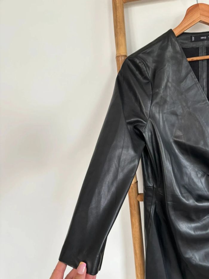 Robe noire en simili cuir - Mango taille L - photo numéro 3