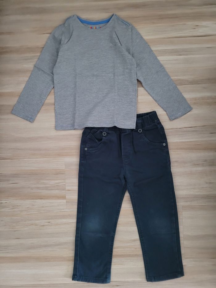 Ensemble t-shirt et pantalon, garçon 4 ans.