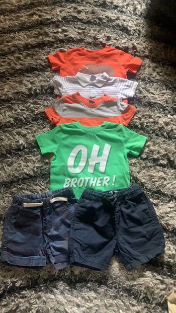 Lot de shorts et tee-shirts