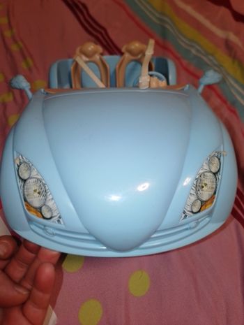 Voiture cabriolet bleu barbie