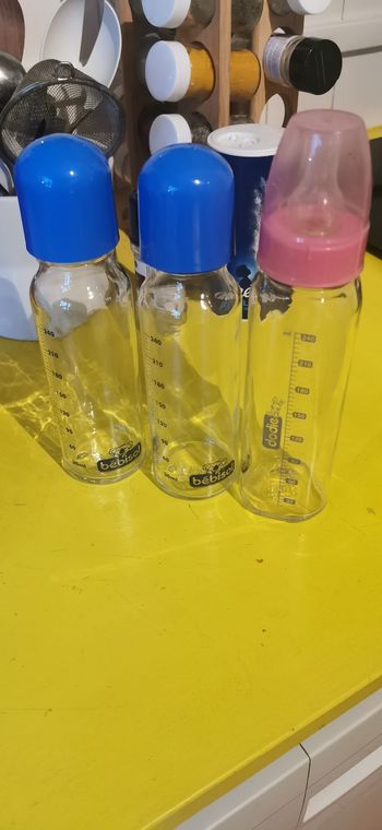 Biberons en verre avec tétines