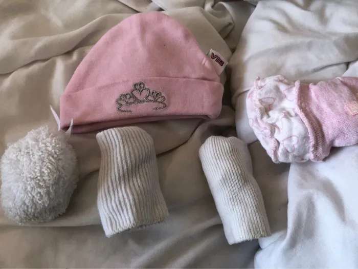 Bonnet, chaussettes, moufles, chaussons - photo numéro 3