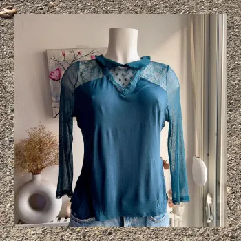 Top bleu dentelle 💙