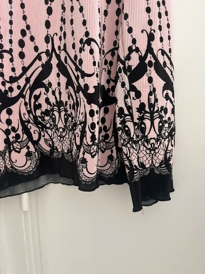 Haut léger manches longues noir/rose T38/40 très bon état - photo numéro 4
