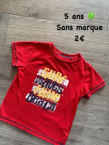 T-shirt 🍀 5 ans 🍀 Sans marque