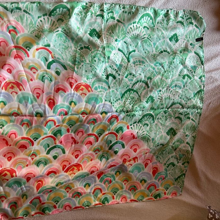 Foulard vert avec des motifs - photo numéro 2