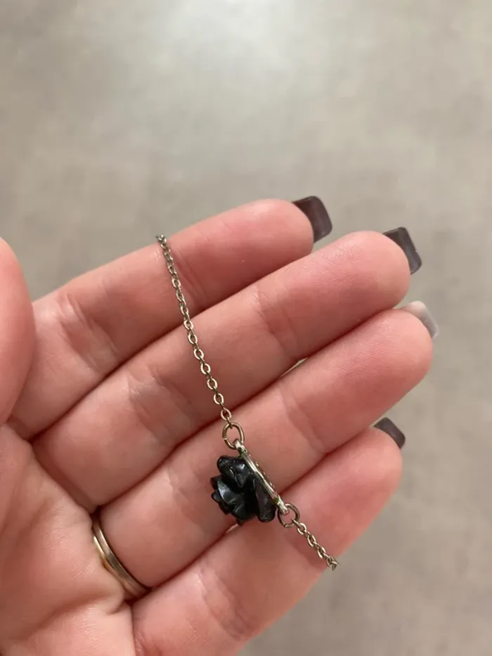 Collier motif rose noir - photo numéro 4