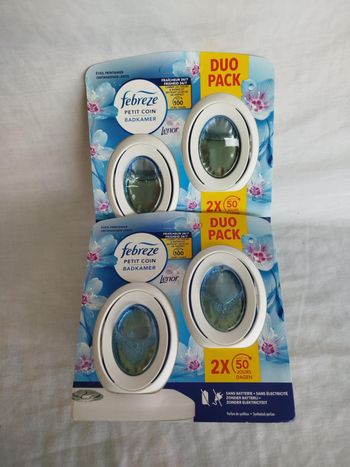 2 paquets de 2 Febreze Petit Coin Éveil printanier Prix Ferme
