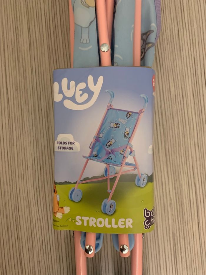 Poussette cane poupon et poupée bluey