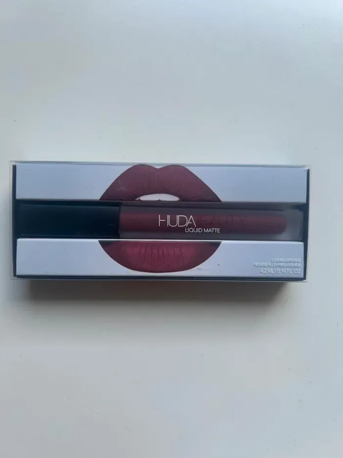 Huda Beauty liquid matte first class neuf