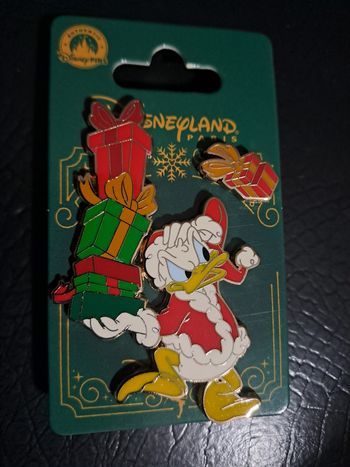 Pin's disney Donald Noel