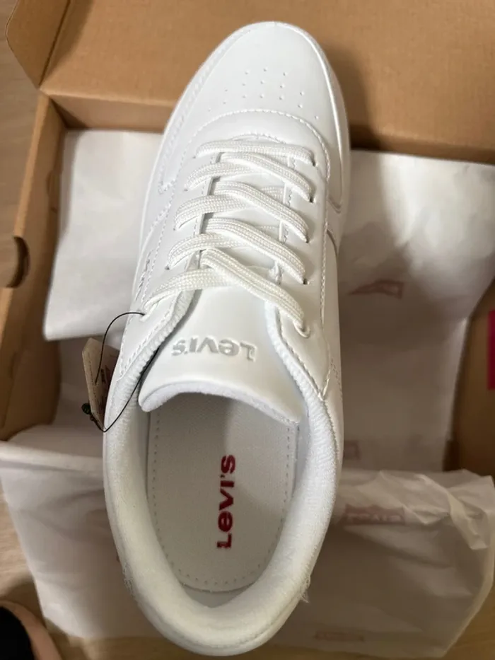 Magnifiques baskets blanches Levi’s neuves avec étiquette pointure 39 - photo numéro 4