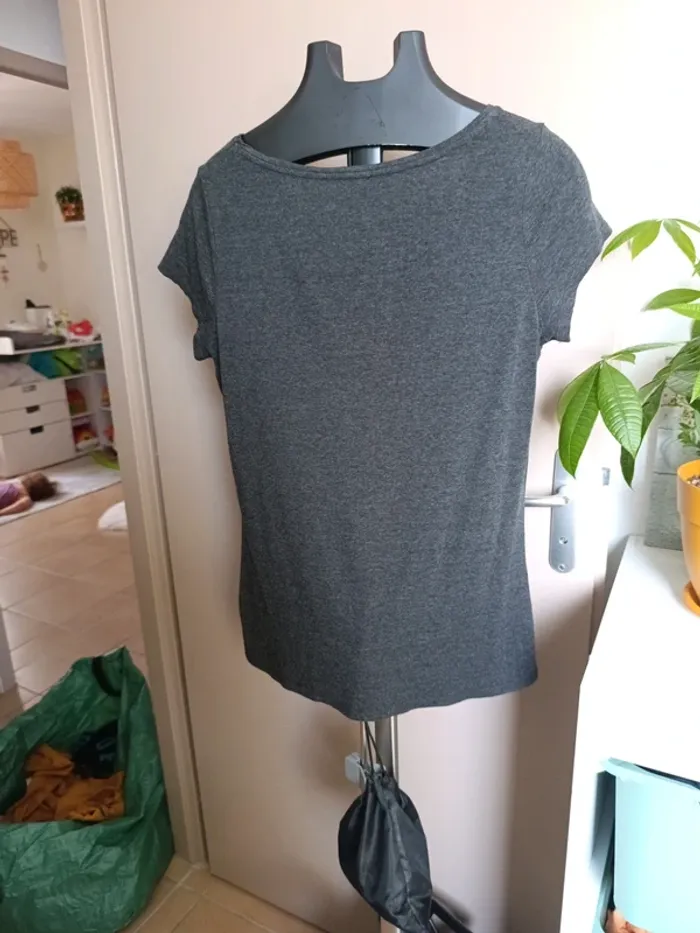 T-shirt gris - photo numéro 5