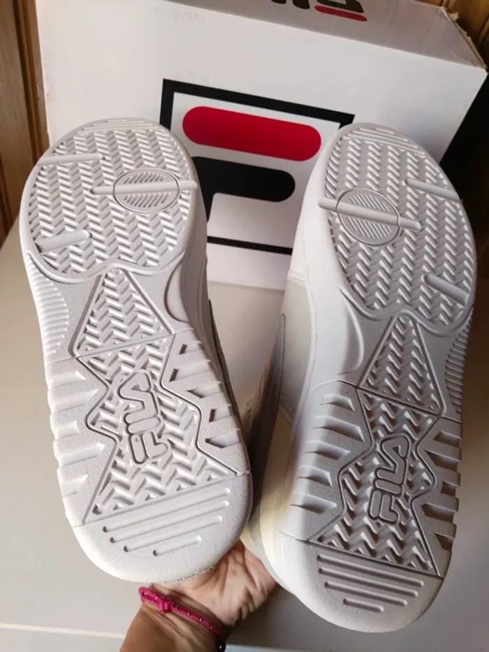 Paire de baskets montantes femme de marque Fila pointure 41 - photo numéro 9