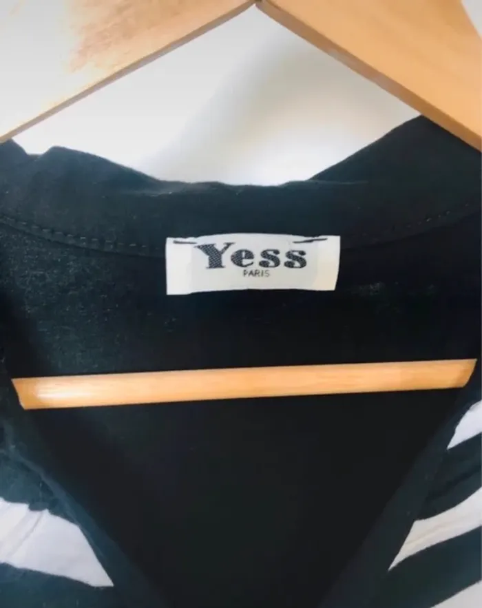 TEE shirt débardeur à rayures blanc et noir taille 1 - photo numéro 2