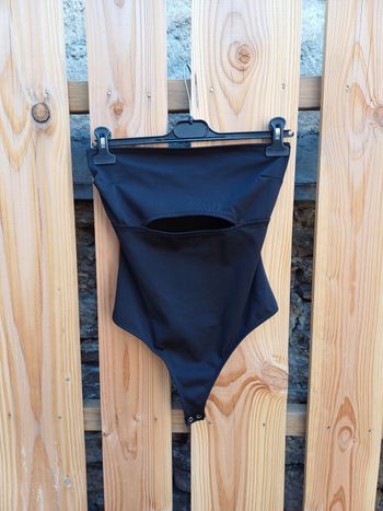 Joli body noir sans bretelles Bershka