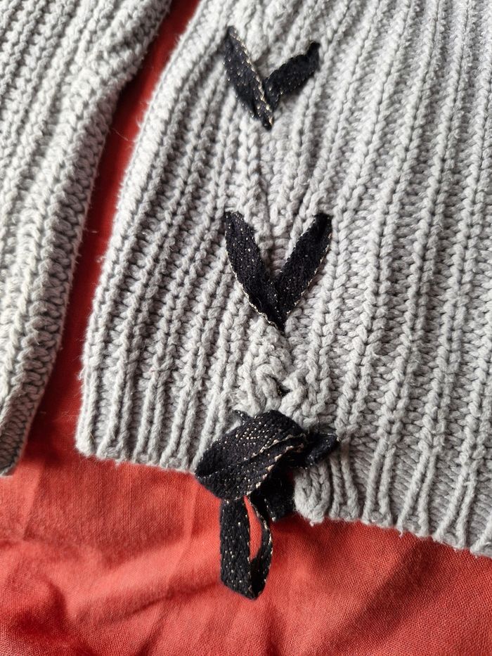 Superbe pull déco laçage filament doré - photo numéro 3