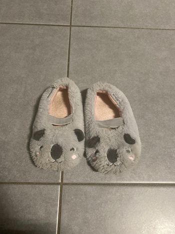 Chaussons taille 27-28 isotoner