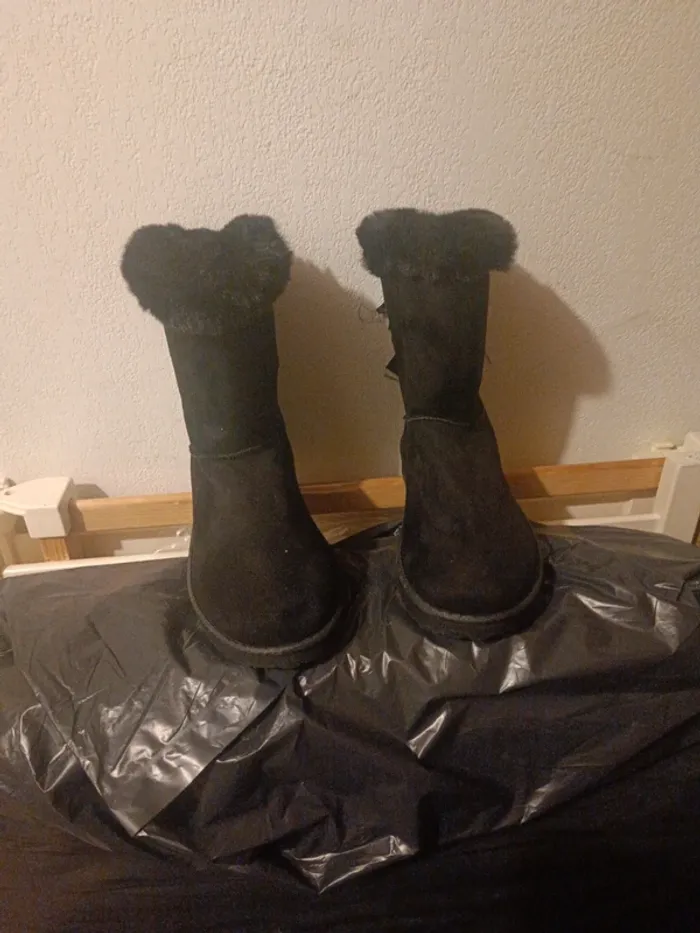 Bottes noir neuve avec étiquette taille 37