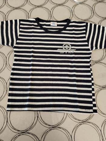 Tee shirt 8 ans très bon état
