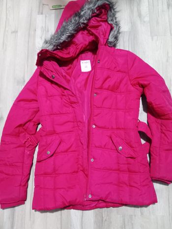 Doudoune mi-longue rose foncée taille 40