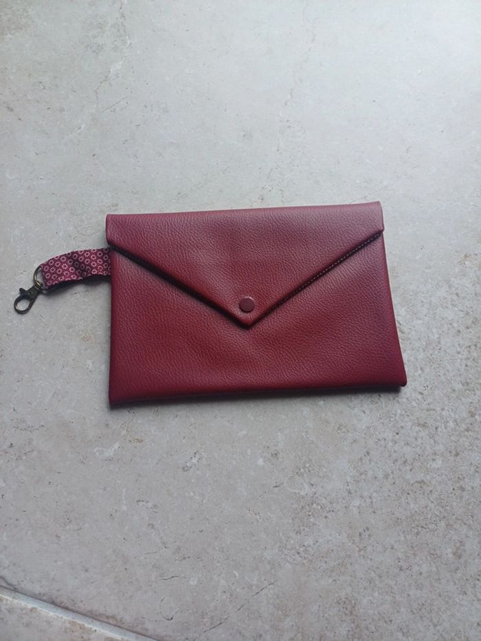 Pochette en simili cuir bordeaux
