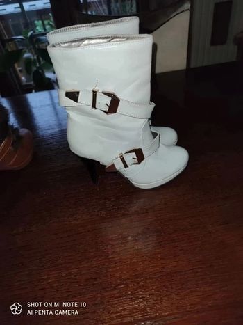 Bottines cuir simili blanches avec brides