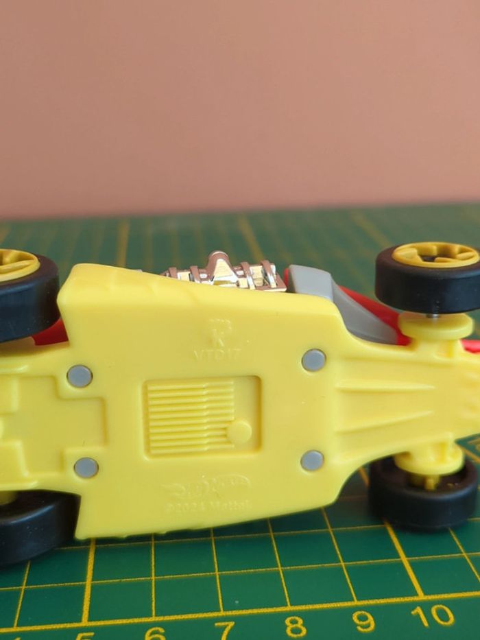 voiture hot wheels kinder maxi - photo numéro 4
