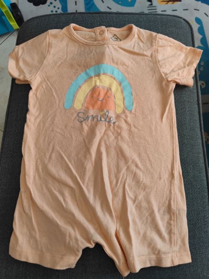 Barboteuse avec motif arc en ciel