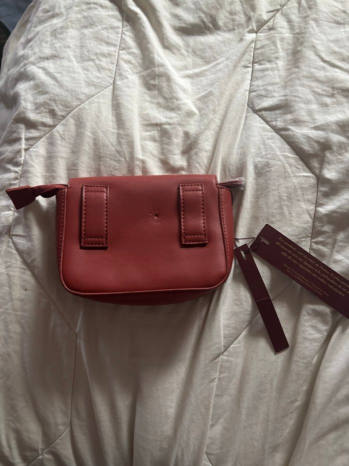 Sac bandoulière rouge clouté Bestini neuf avec étiquette - photo numéro 3