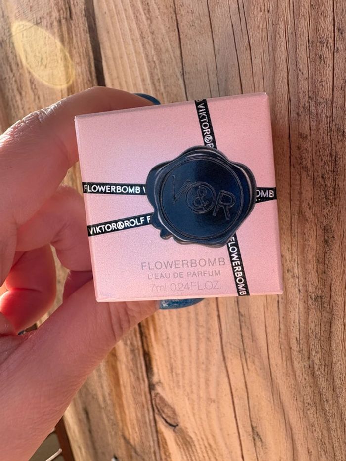Miniature de parfum Flowerbomb 7 ML