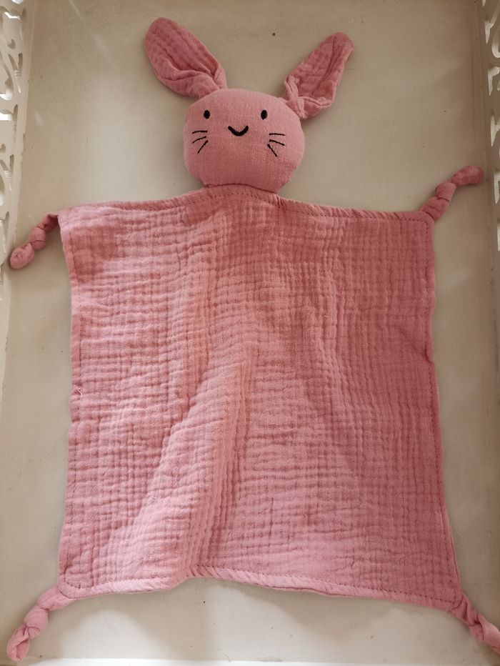 Doudou lapin gaze de coton - photo numéro 3