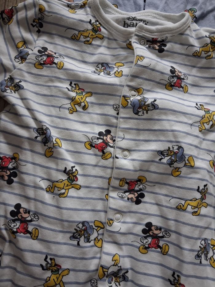 Lot 3 pyjamas Mickey Disney 6 mois neufs - photo numéro 4