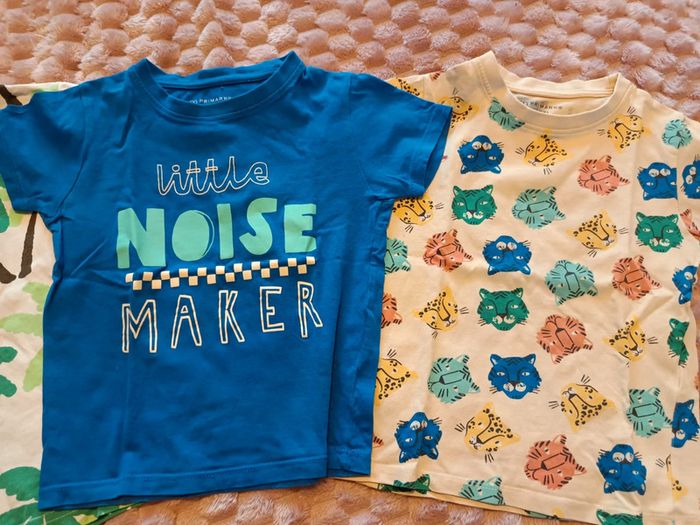 Lot 7 t shirt 24/36m Primark tbe - photo numéro 4