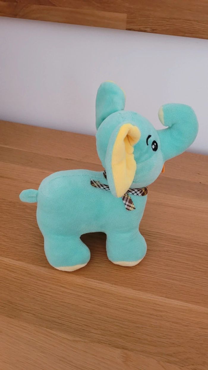 Adorable peluche éléphant vert turquoise - photo numéro 5