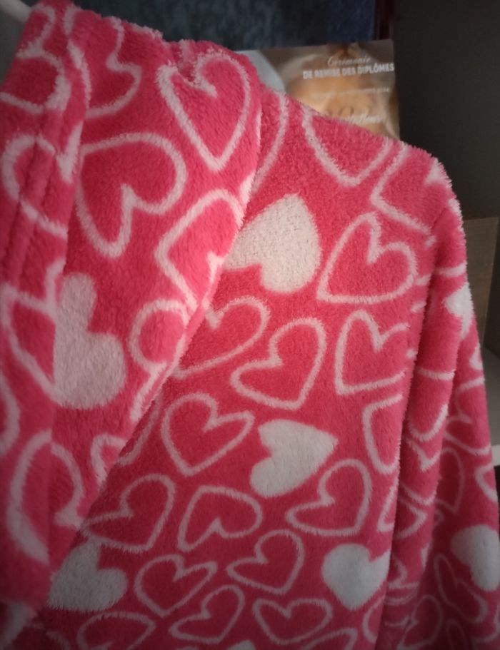 Combinaison pyjamas polaire motifs coeurs 9/10 ans en très bon état - photo numéro 6