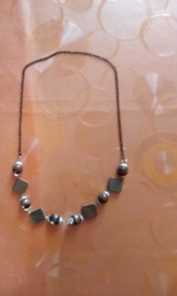 Collier original avec perles en bois