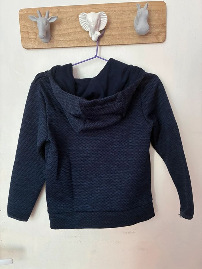 Lot 2 vestes à capuches légères mais chaudes, 2 ans. - photo numéro 12