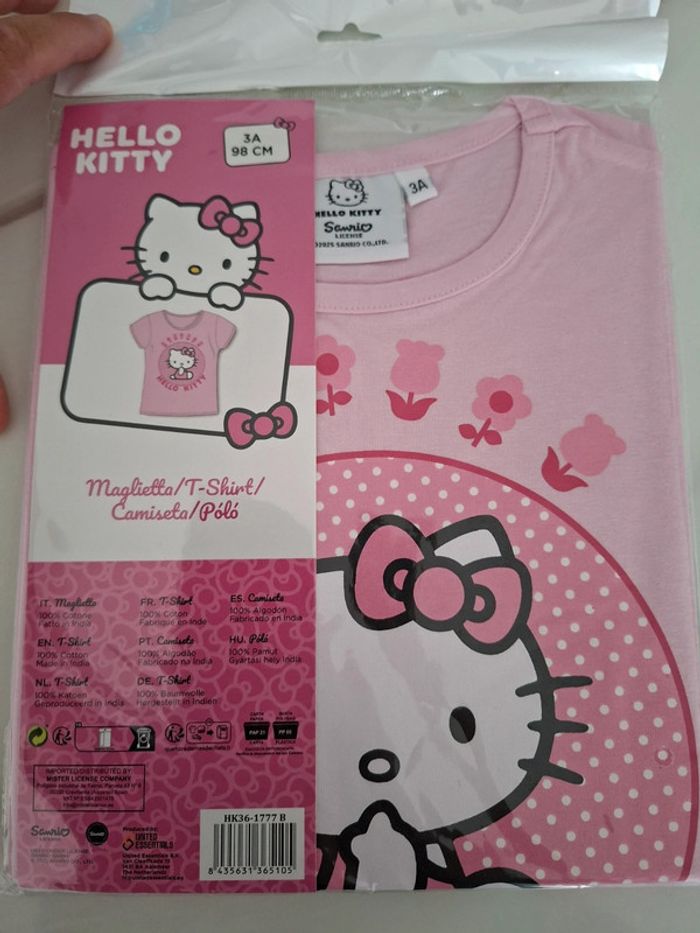 Tee-shirt manches courtes Hello Kitty neuf avec étiquette taille 3 ans - photo numéro 2