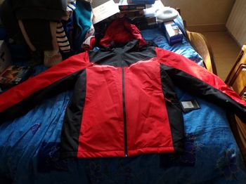 Blouson de ski rouge et noir XL neuf