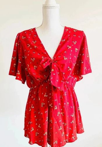 Top péplum rouge avec des fleurs - Boutique indépendante