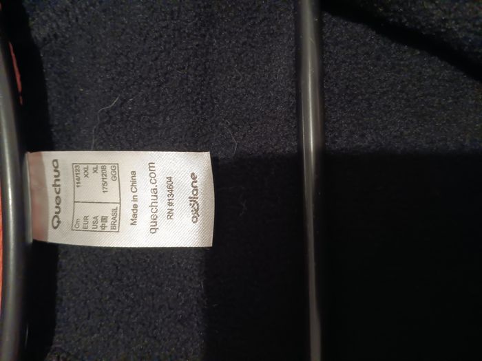 Veste noire polaire  à capuche. - photo numéro 3